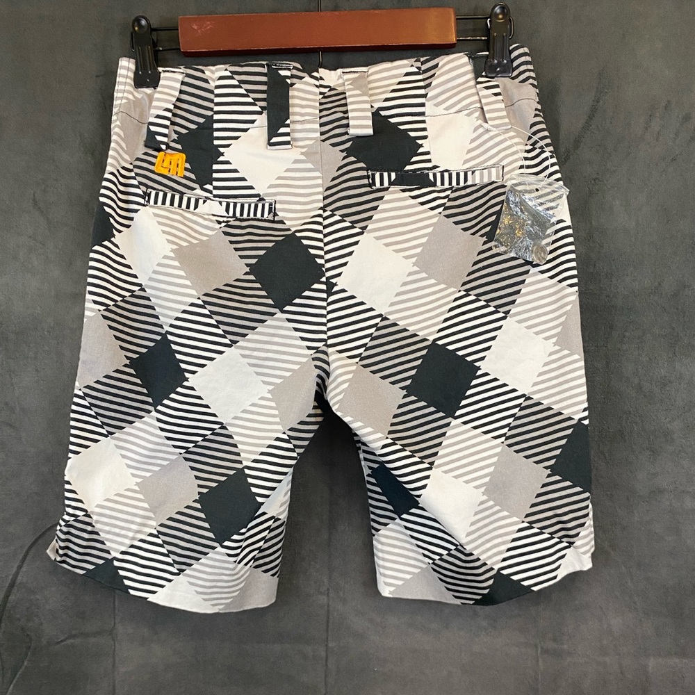 Loudmouth Ladies golf shorts - Picture 2 of 7